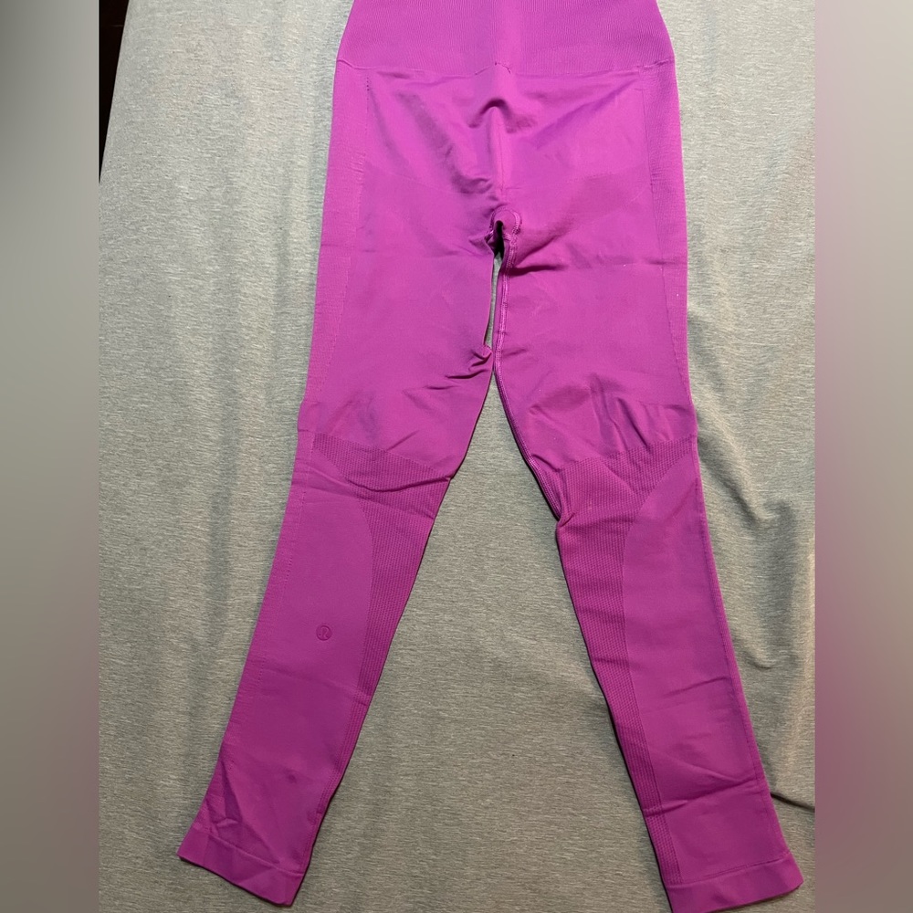 Lululemon Zone In Tight Raspberry Size 8 But Don’… - image 3